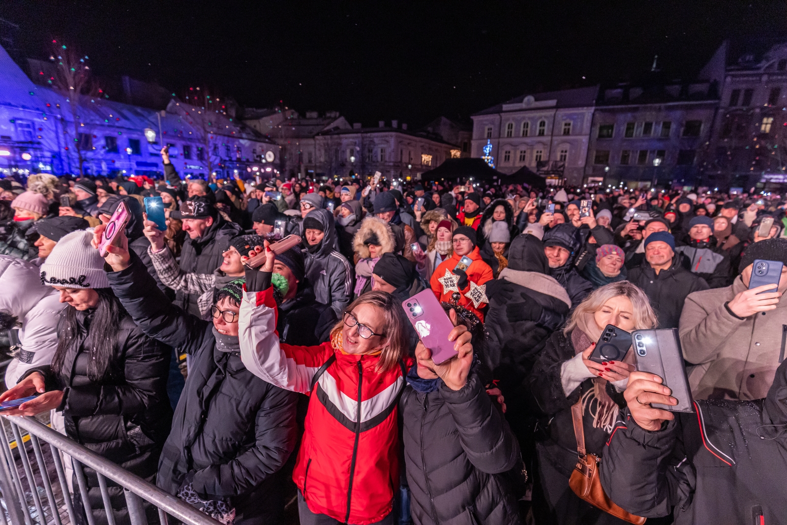 na zdjęciu osoby podczas Sylwestra