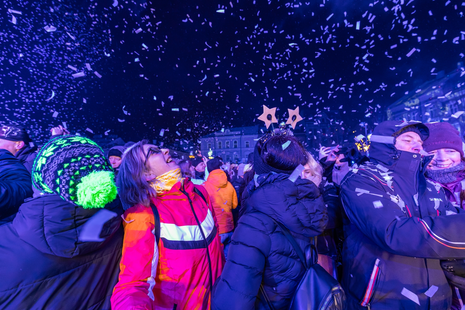 na zdjęciu osoby podczas Sylwestra