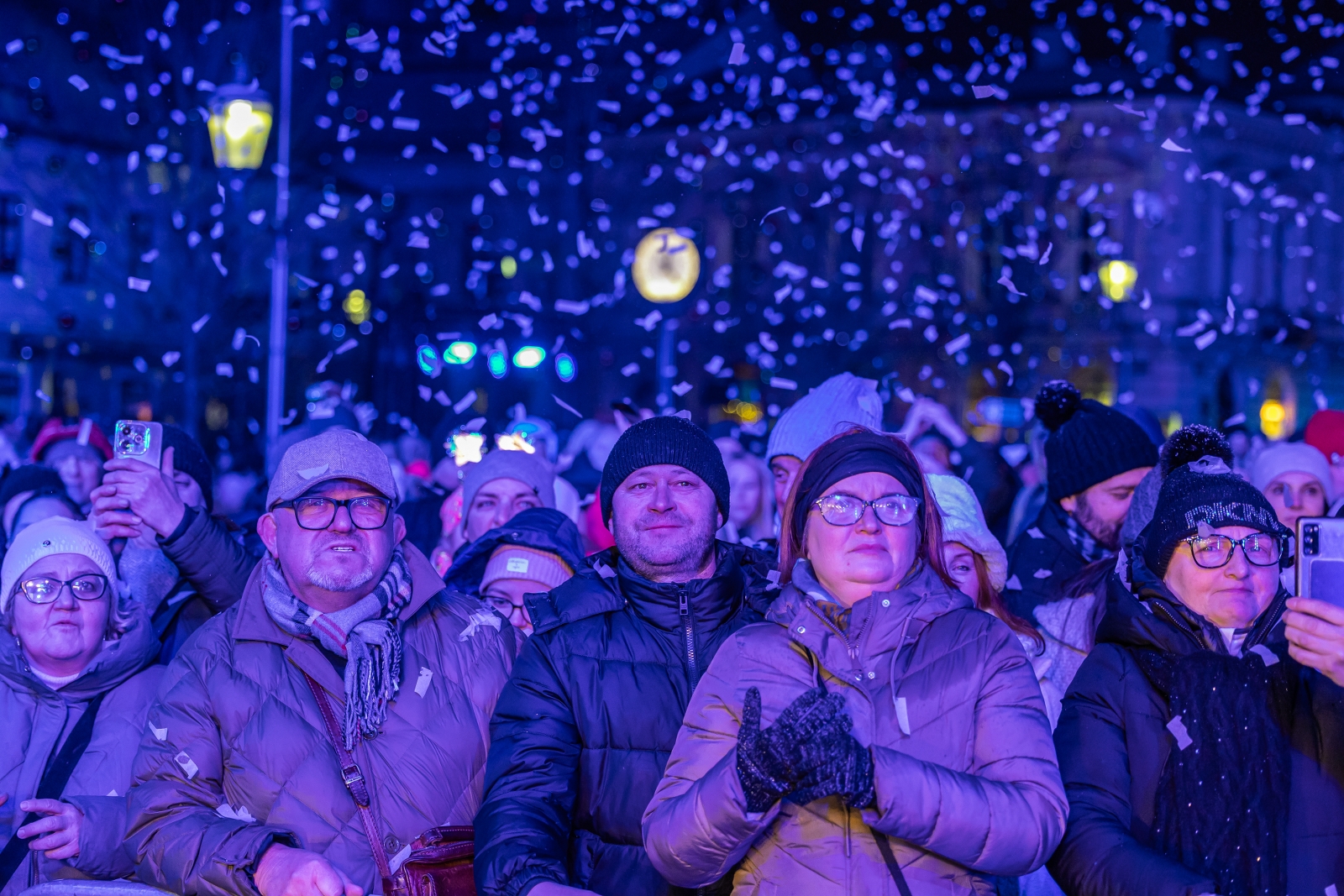 na zdjęciu osoby podczas Sylwestra