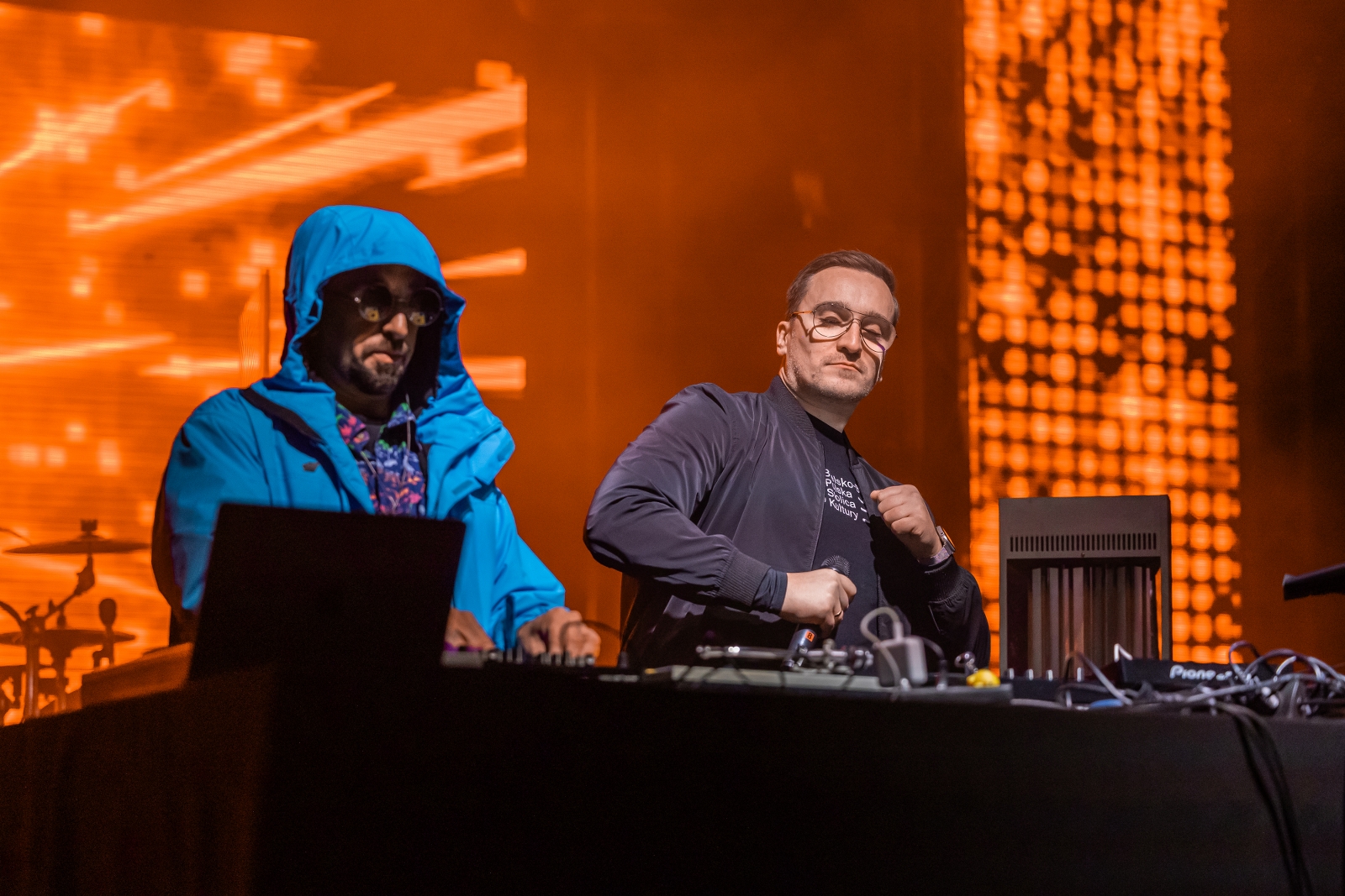 na zdjęciu osoby podczas Sylwestra