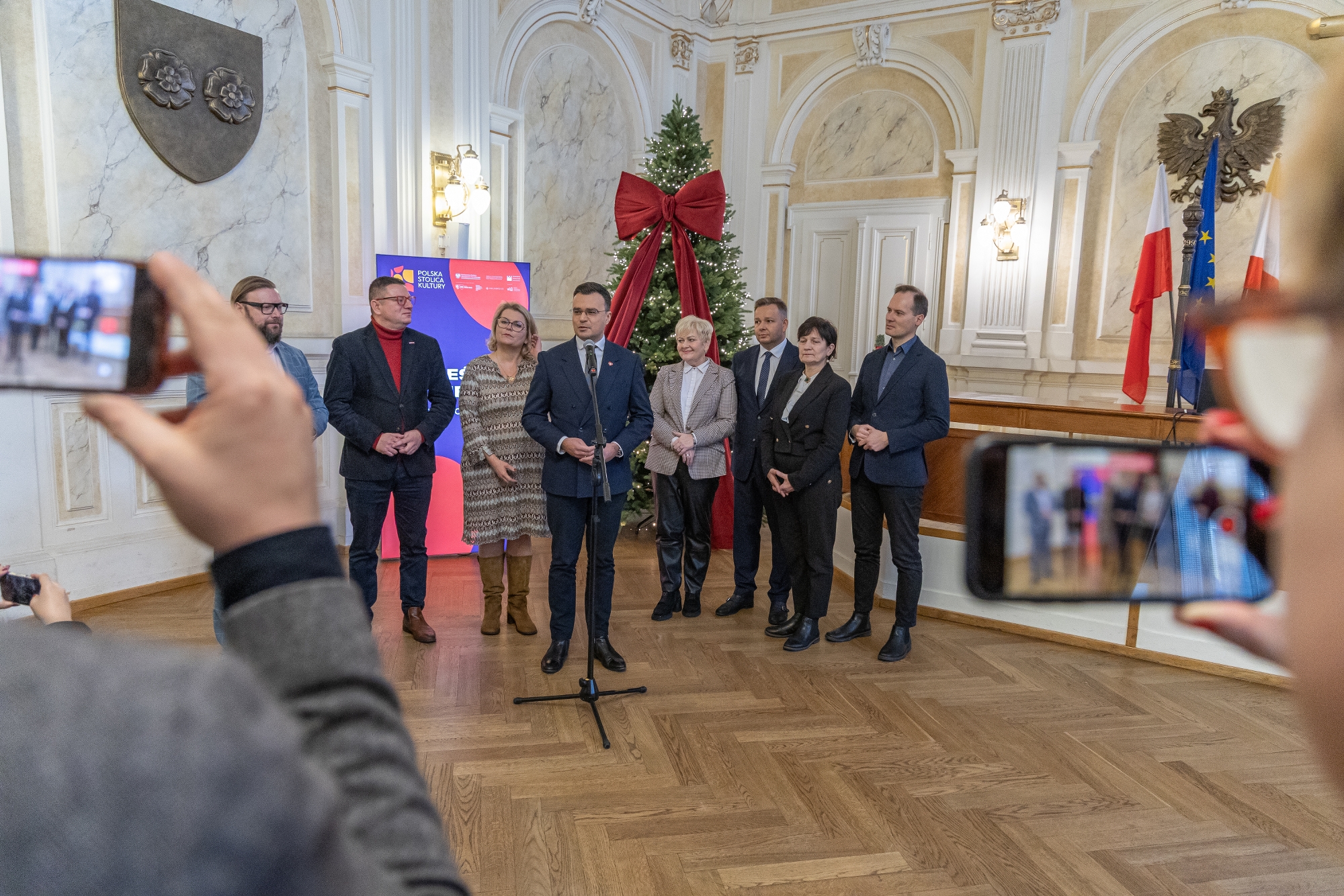 na zdjęciu osoby podczas konferencji