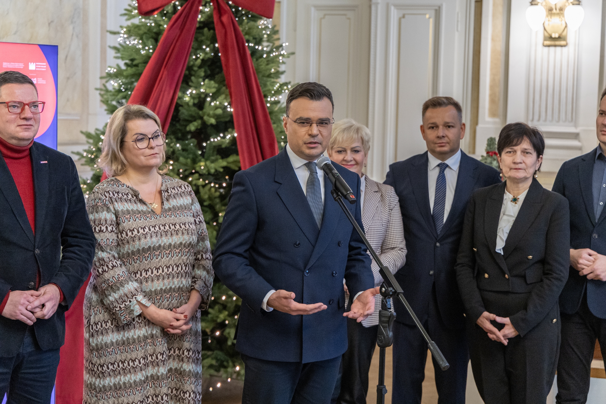 na zdjęciu osoby podczas konferencji