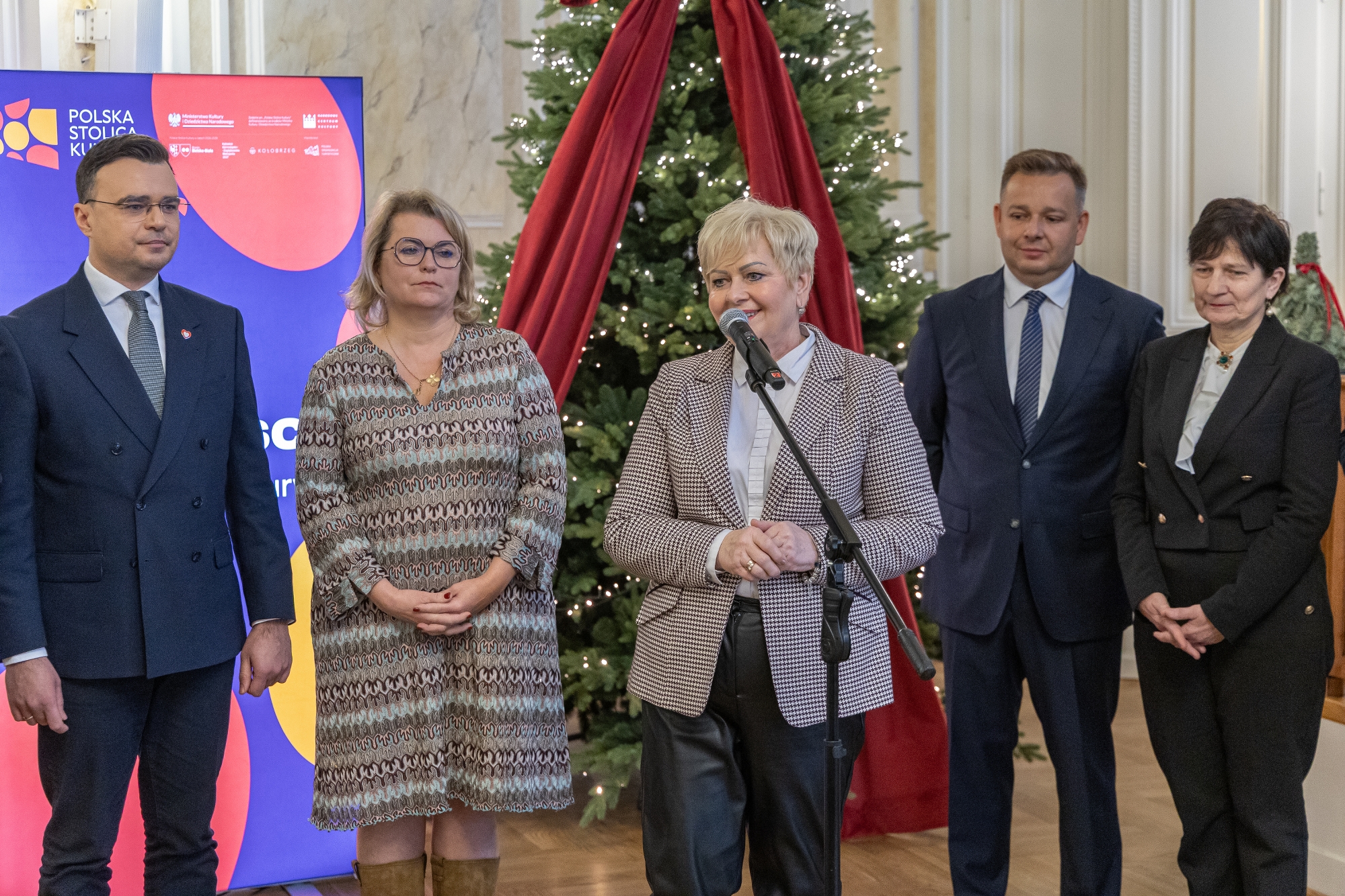 na zdjęciu osoby podczas konferencji