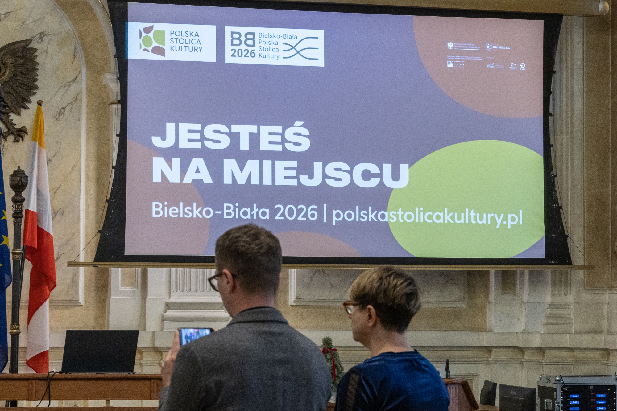 na zdjęciu osoby podczas konferencji