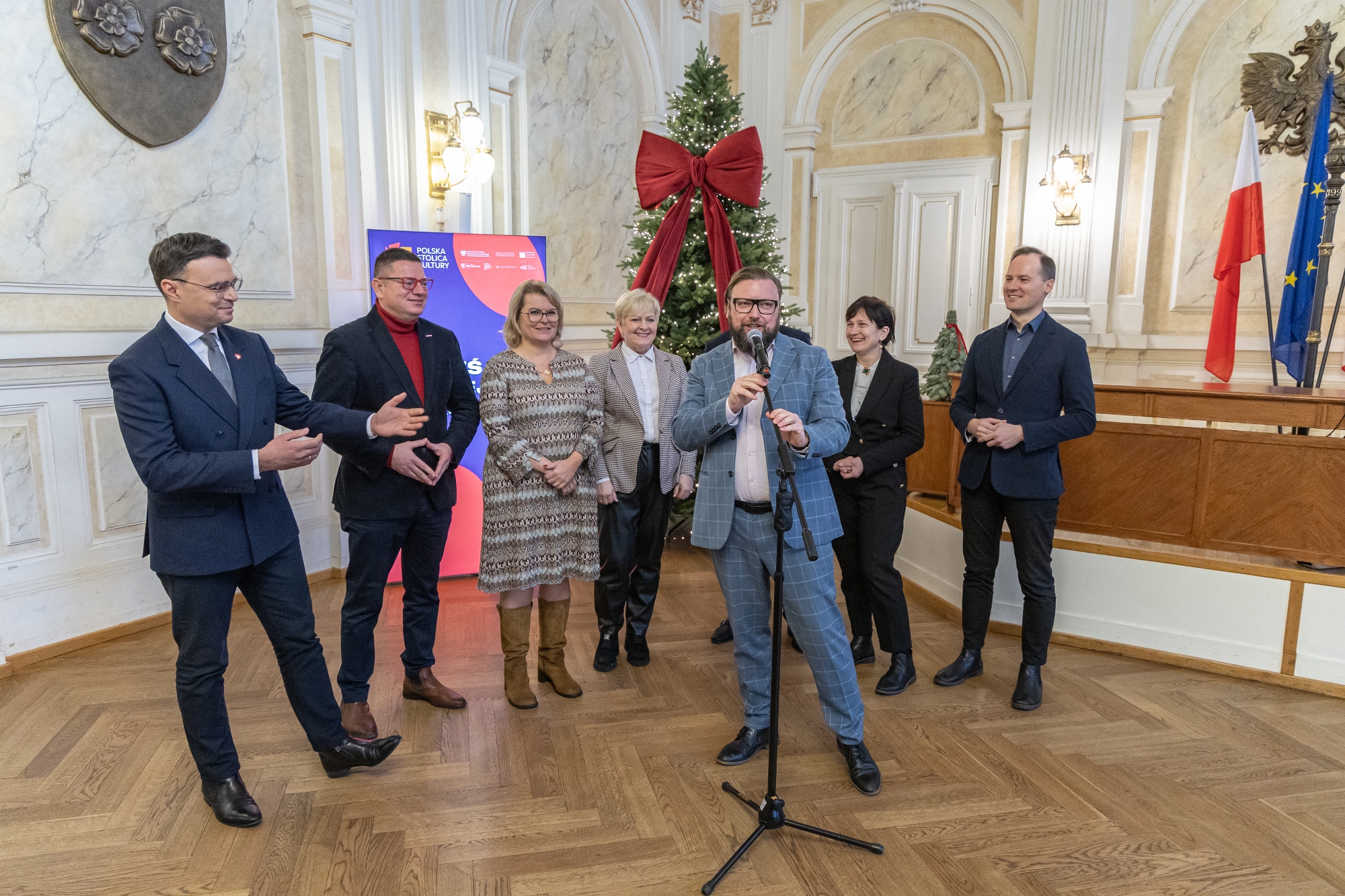 na zdjęciu osoby podczas konferencji