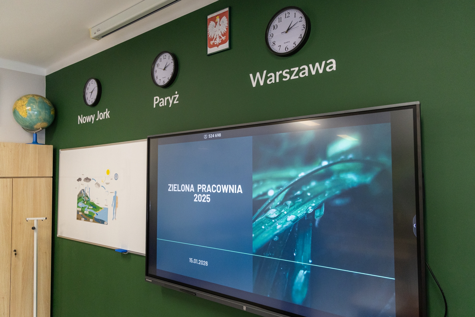 na zdjęciu osoby podczas otwarcia