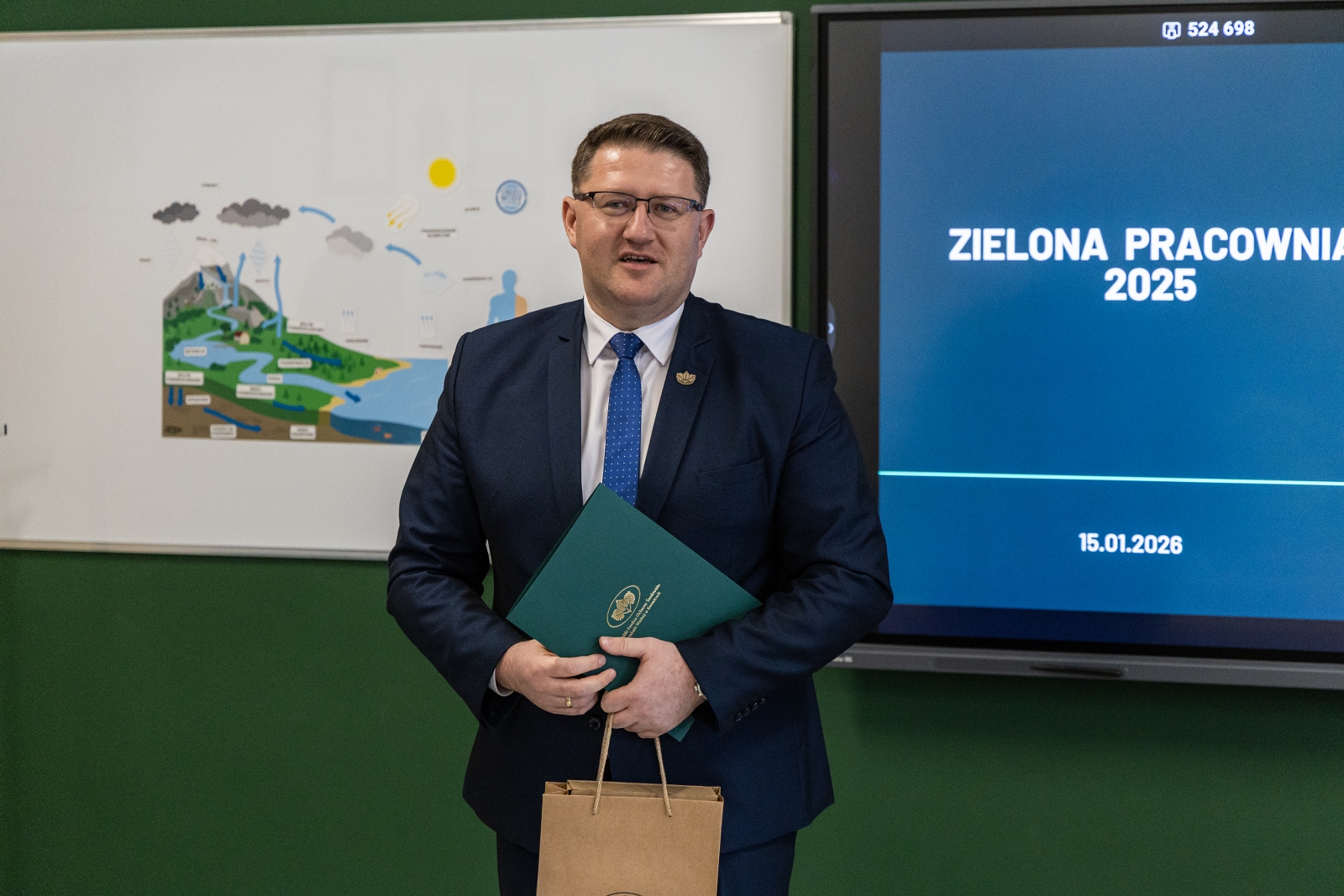 na zdjęciu osoby podczas otwarcia