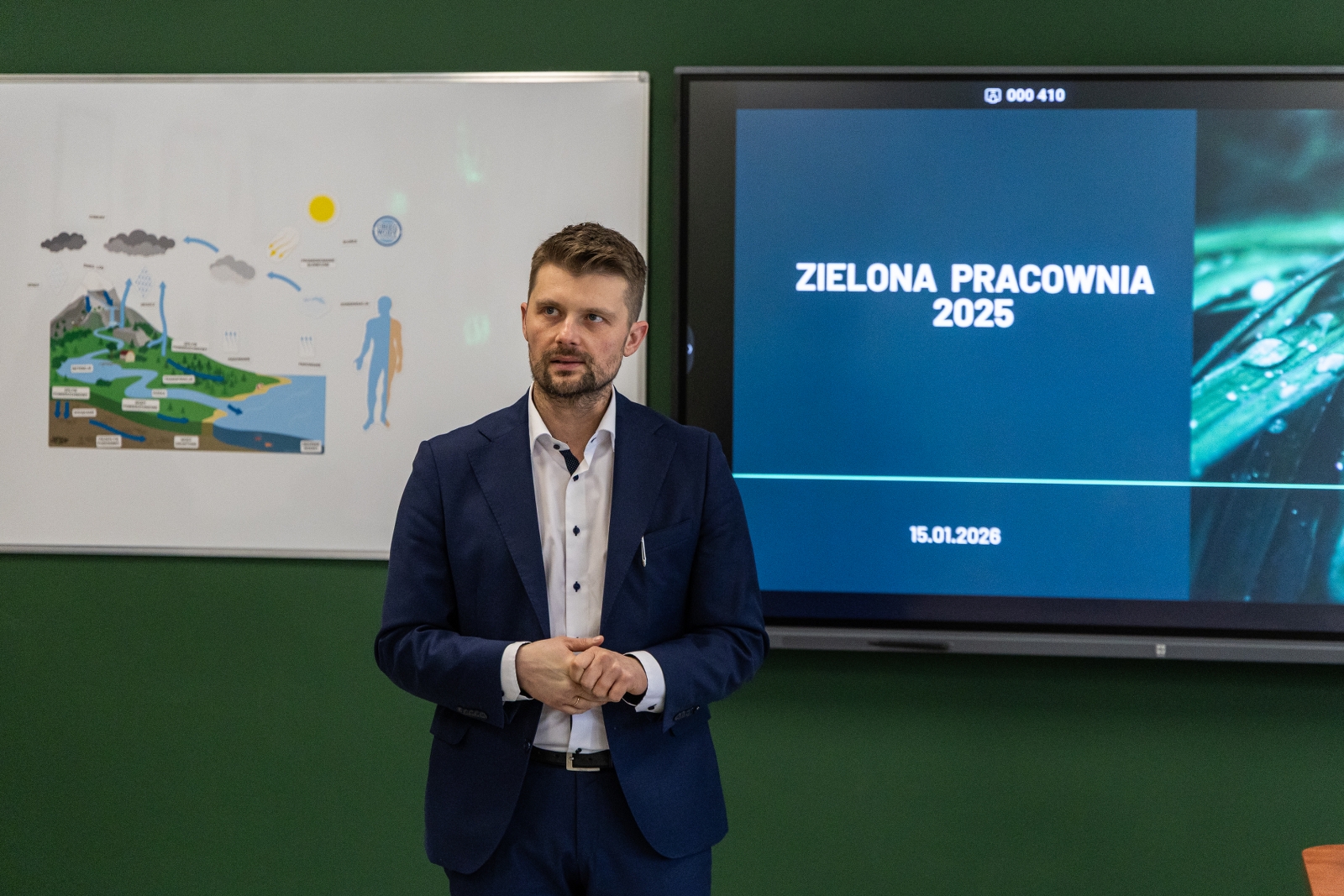 na zdjęciu osoby podczas otwarcia