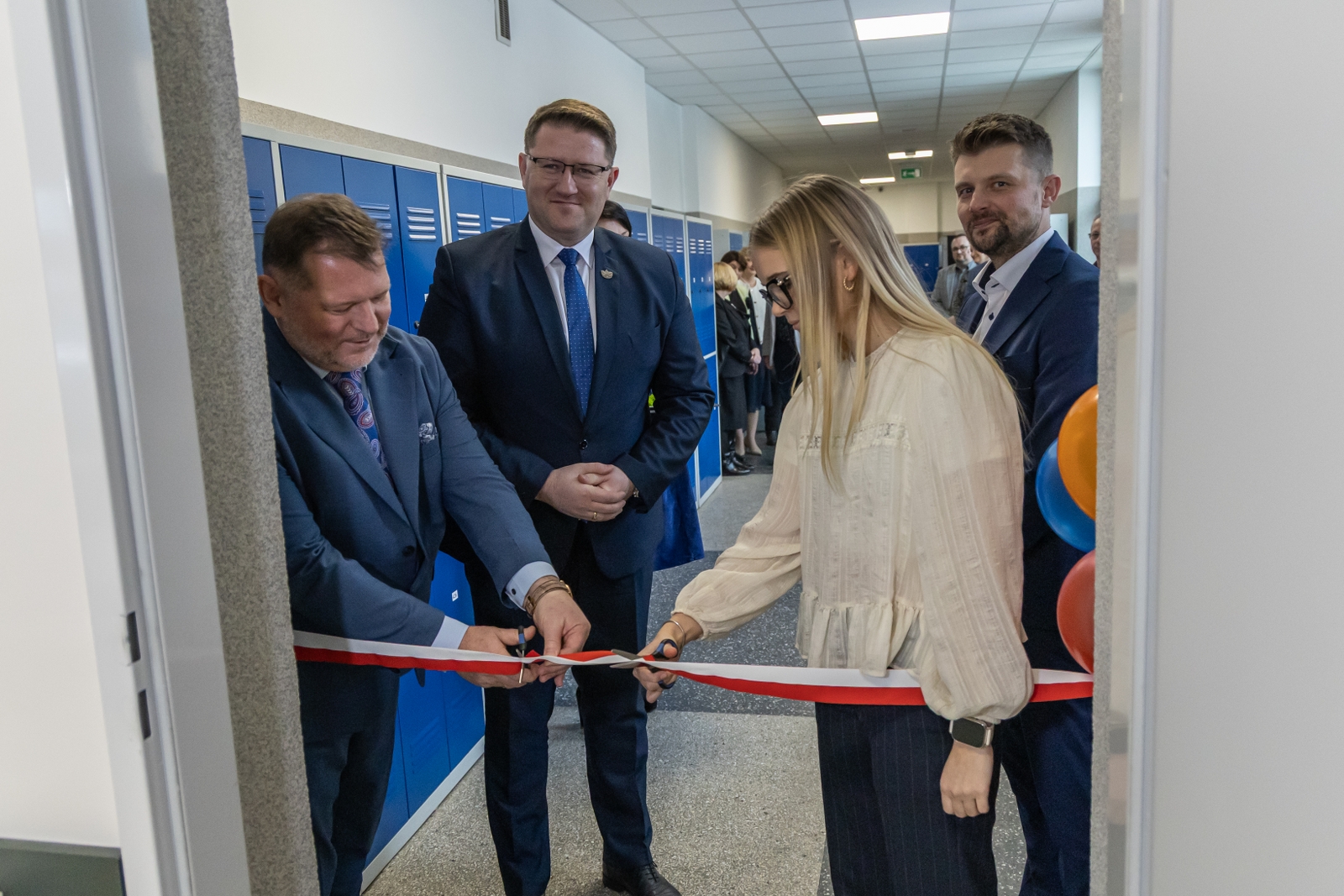 na zdjęciu osoby podczas otwarcia