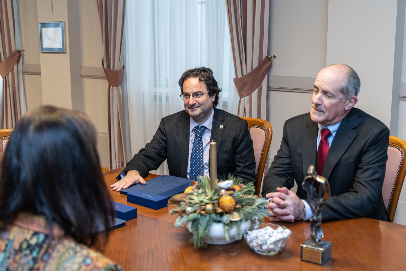 na zdjęciu osoby podczas spotkania