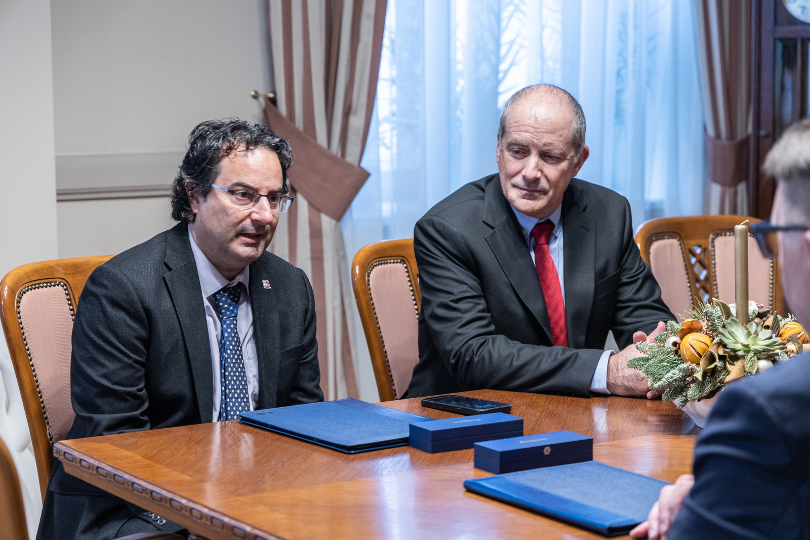 na zdjęciu osoby podczas spotkania