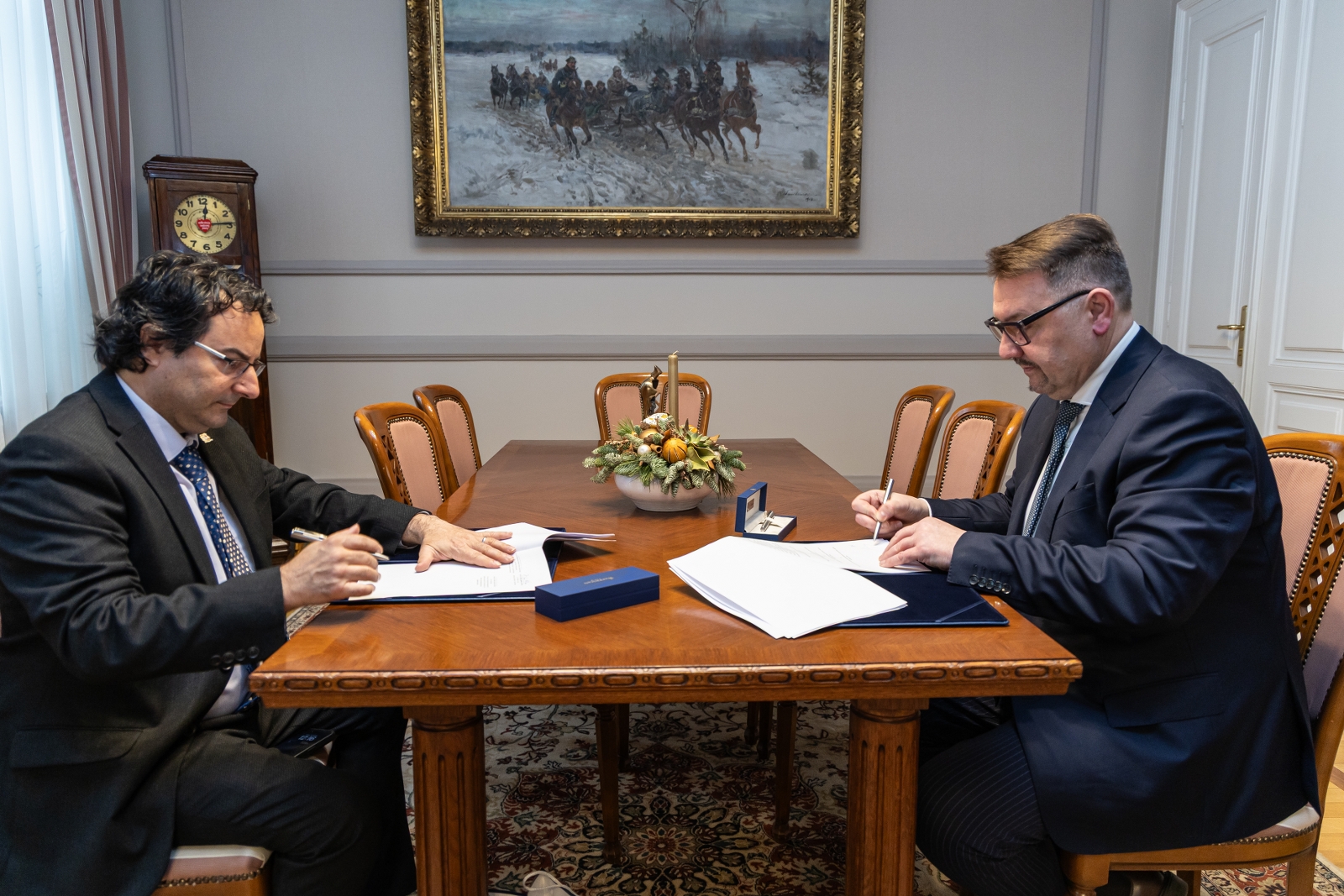 na zdjęciu osoby podczas spotkania