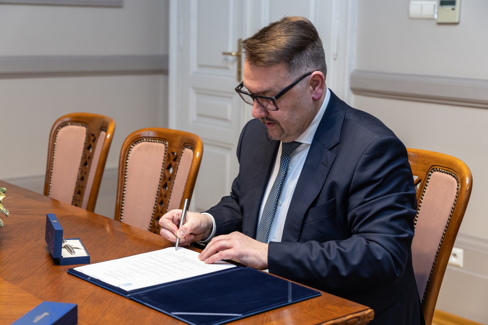 na zdjęciu osoby podczas spotkania