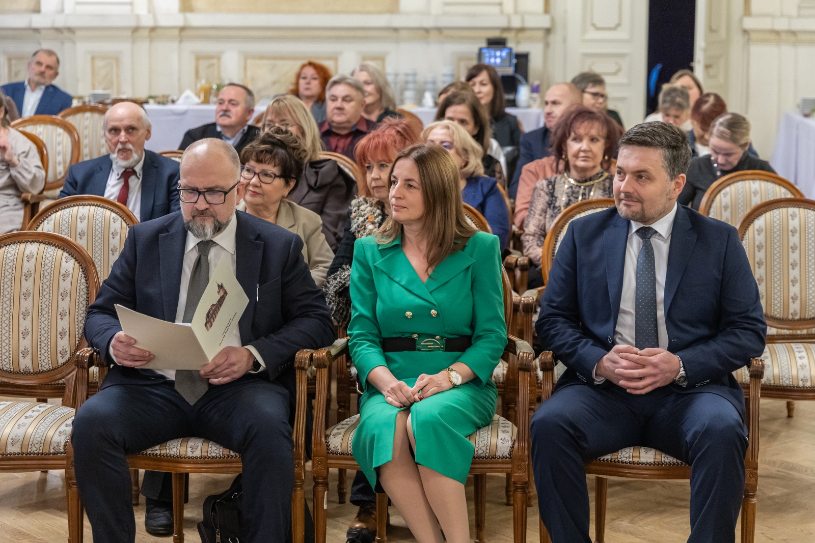 na zdjęciu osoby podczas spotania