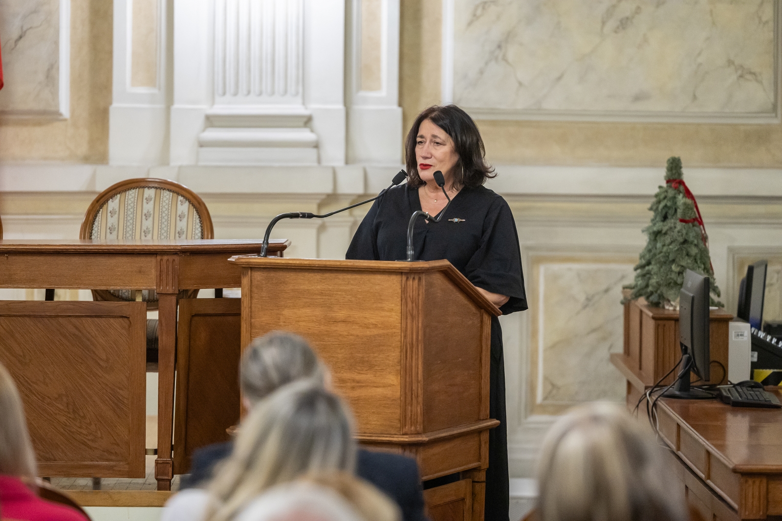 na zdjęciu osoby podczas spotania