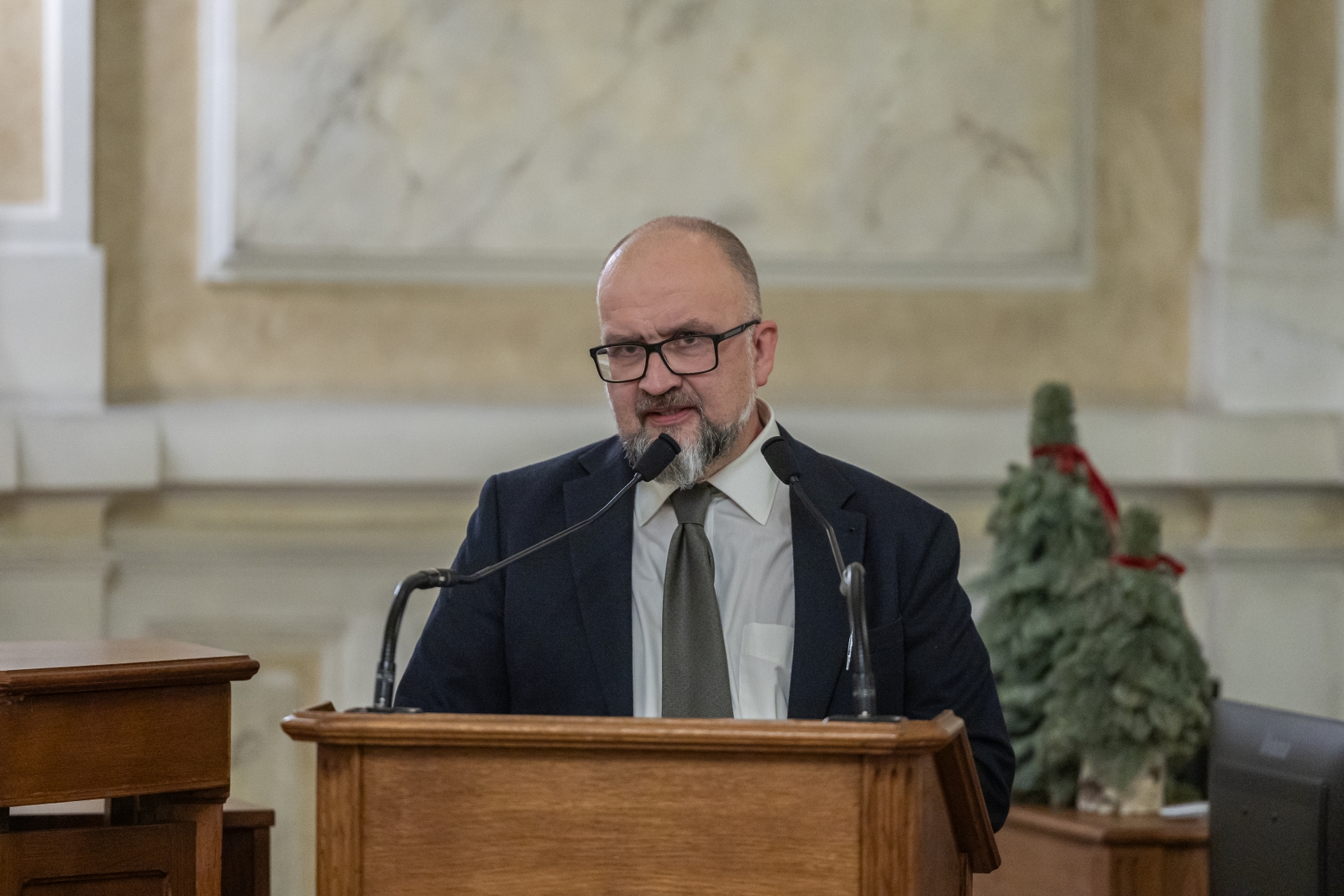 na zdjęciu osoby podczas spotania