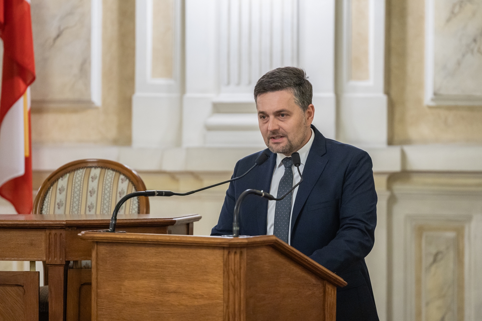 na zdjęciu osoby podczas spotania