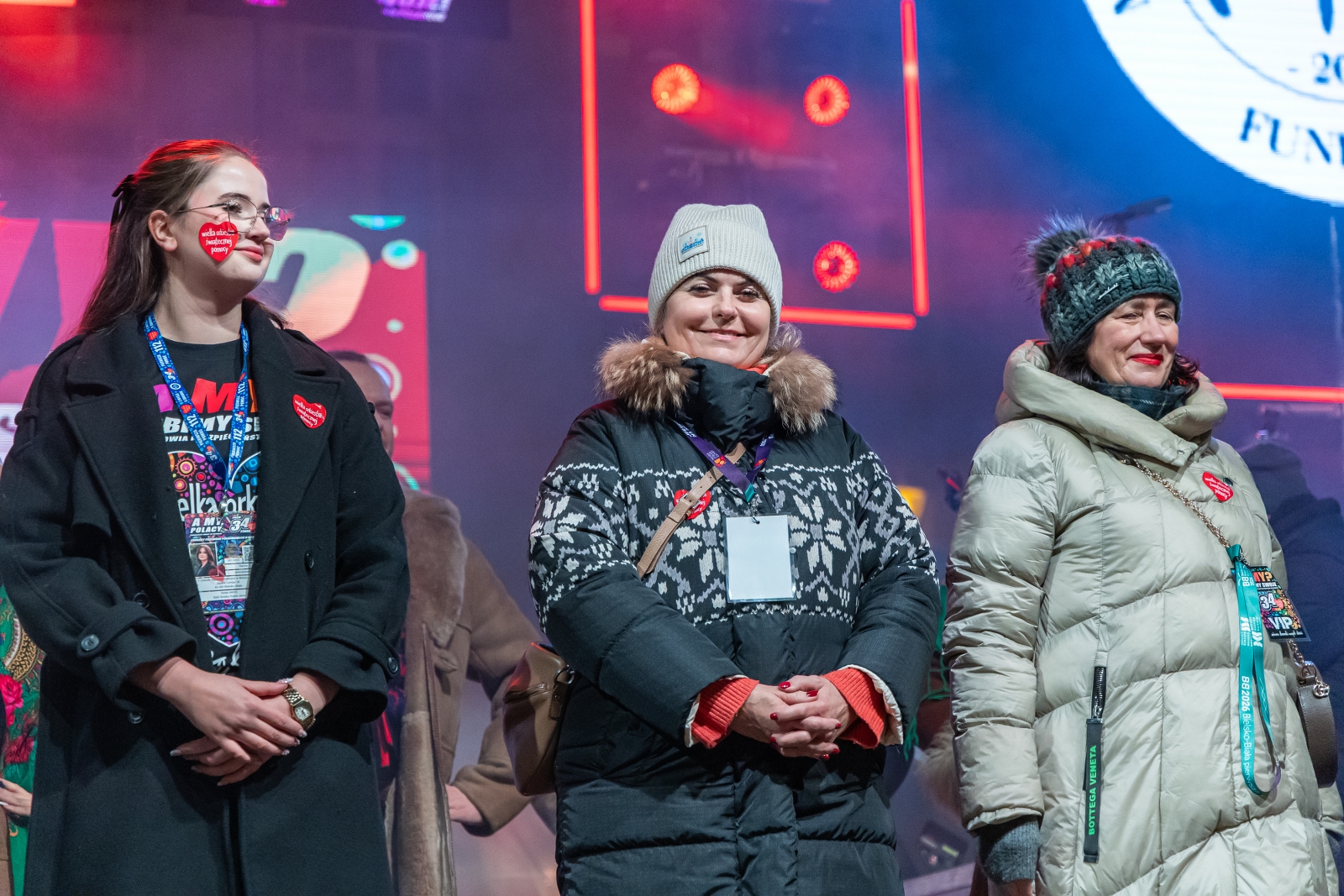 na zdjęciu osoby podczas grania orkiestry 