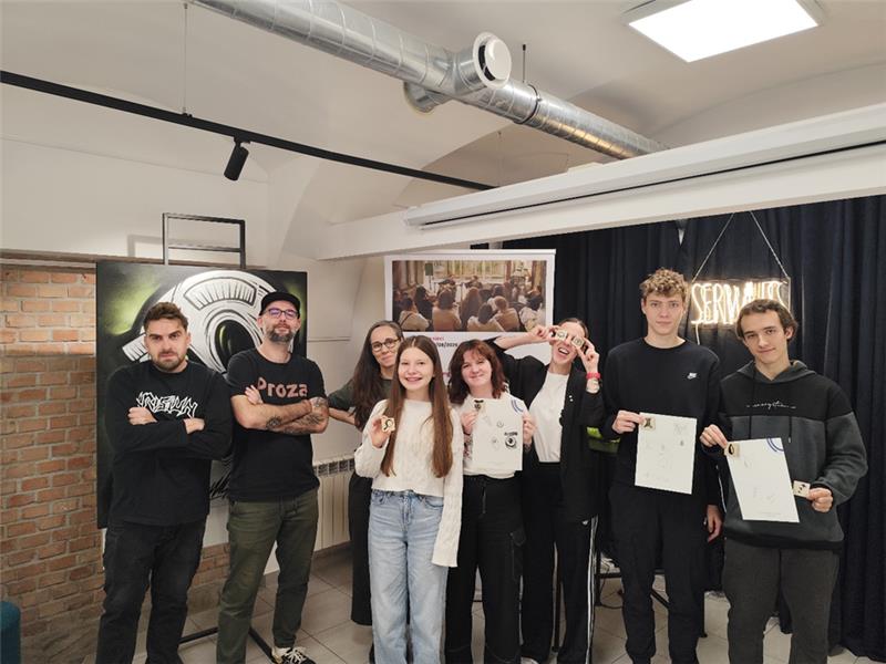 Grupa osób podczas spotkania w Punkcie 11.