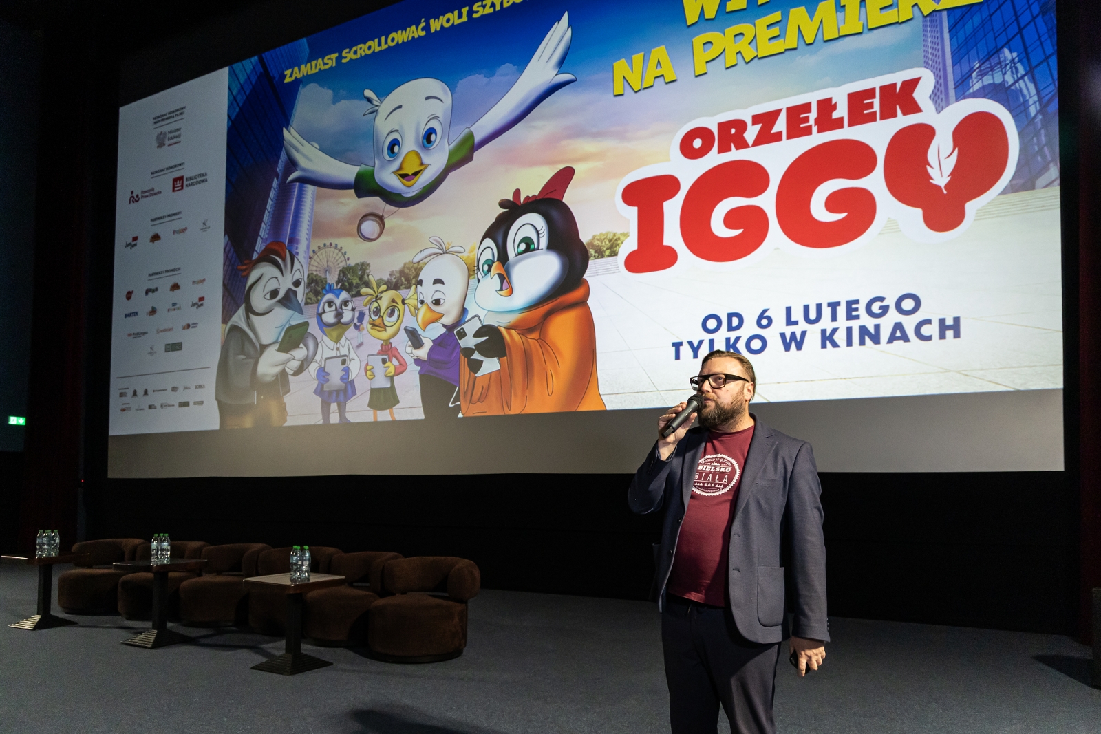 na zdjęciu osoby podczas premiery