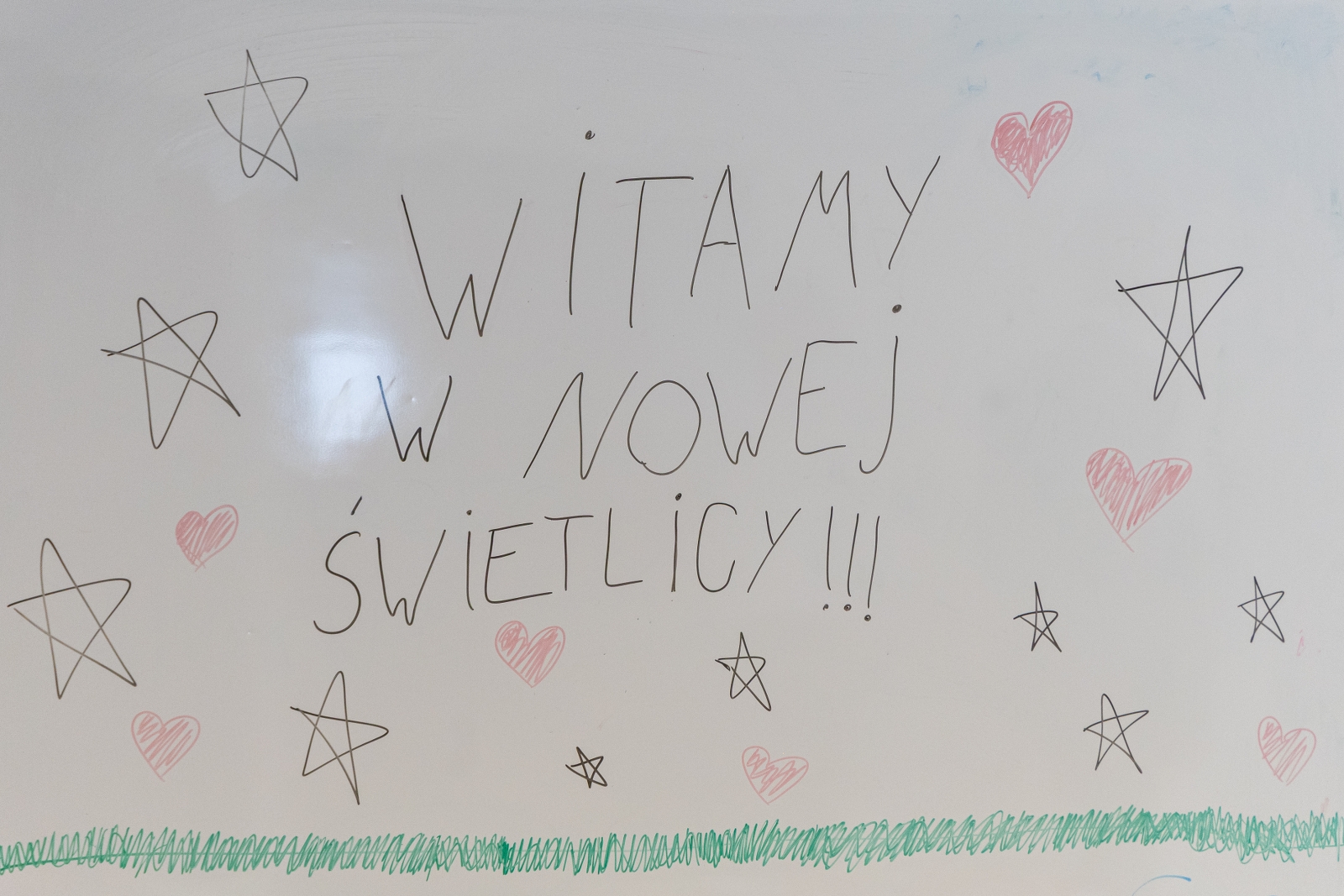 na zdjęciu osoby i wnętrza nowej świetlicy