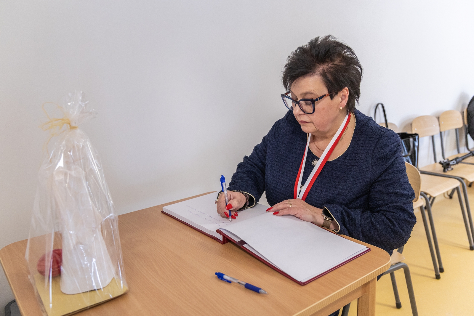 na zdjęciu osoby i wnętrza nowej świetlicy