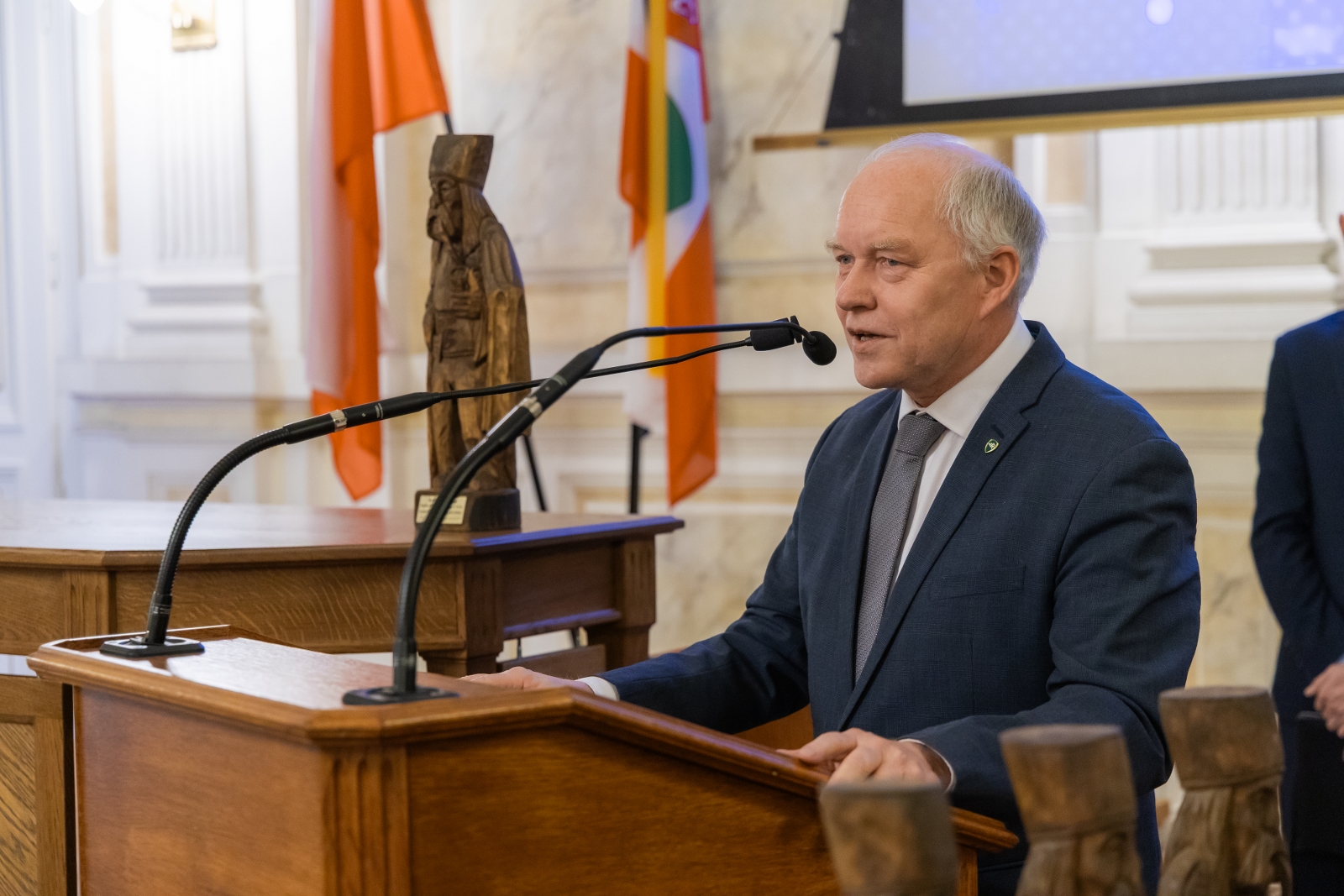 na zdjęciu osoby podczas uroczystości