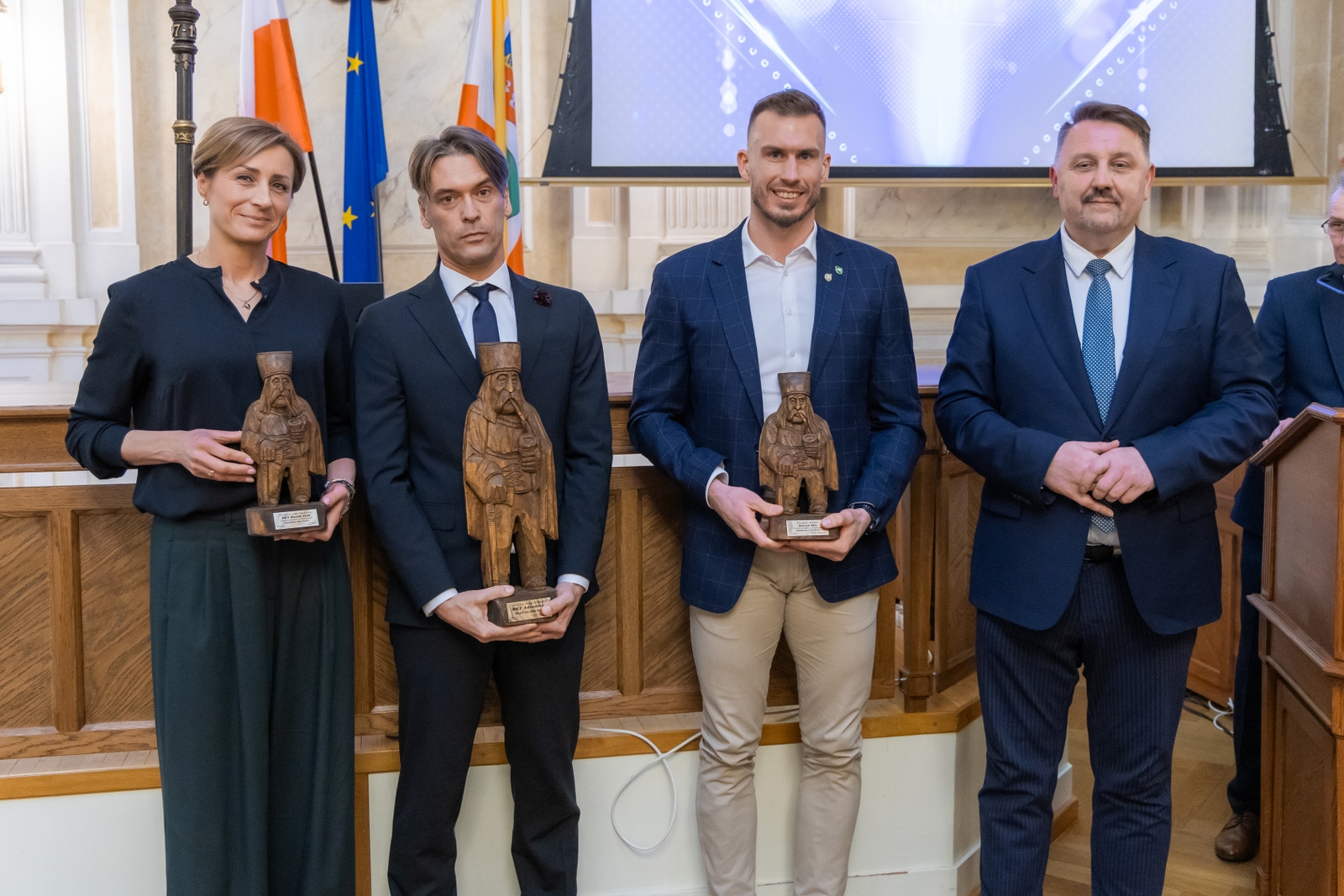 na zdjęciu osoby podczas uroczystości