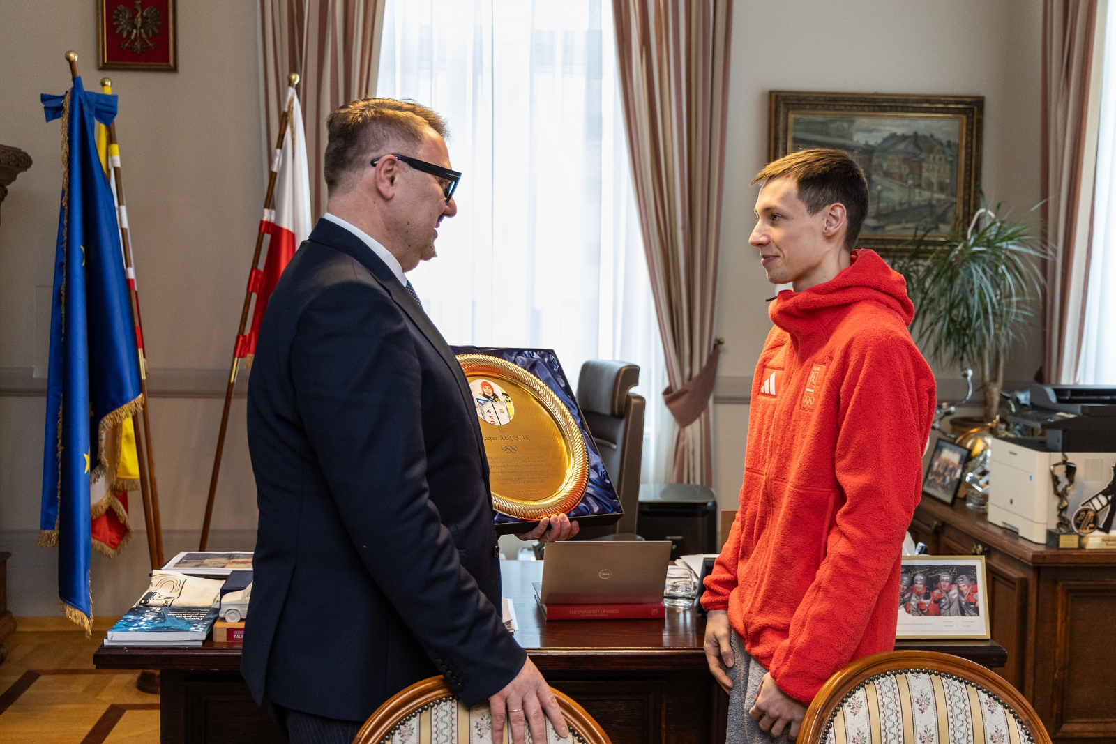 na zdjęciu osoby podczas spotkania