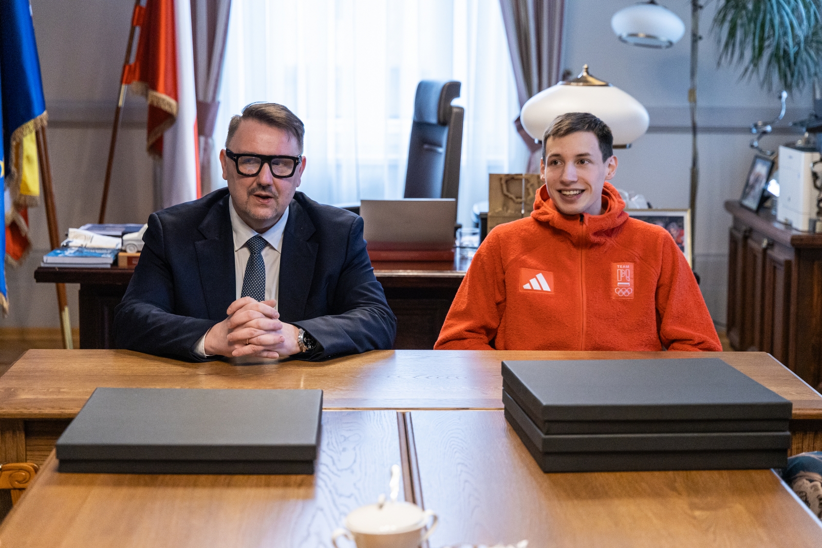 na zdjęciu osoby podczas spotkania