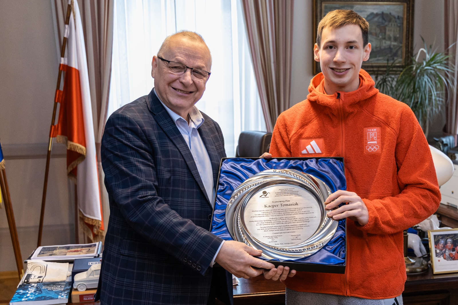 na zdjęciu osoby podczas spotkania