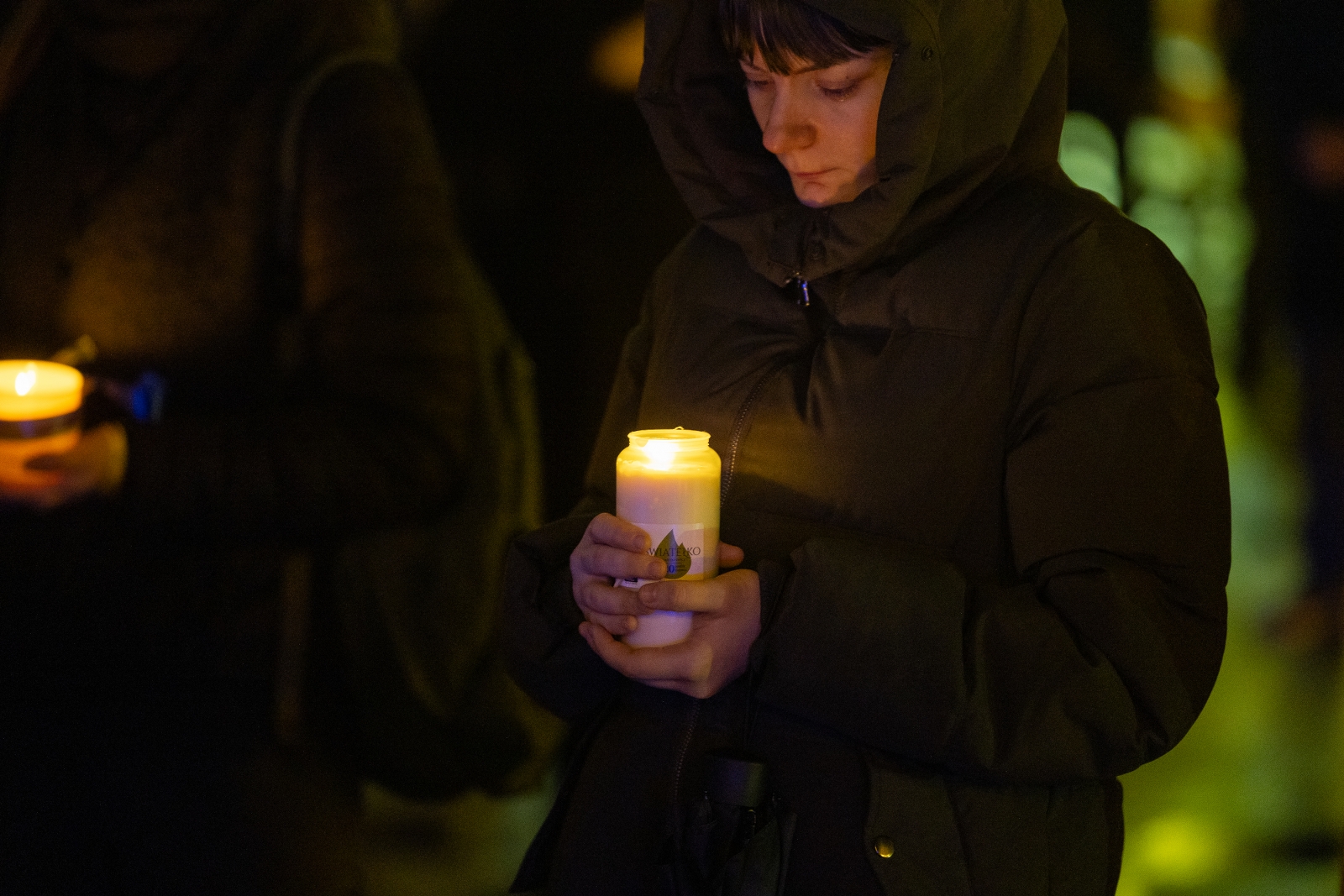 na zdjęciu osoby podczas modlitwy
