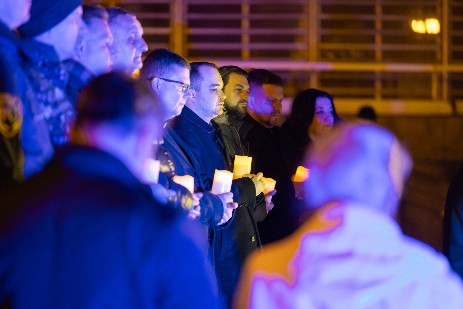 na zdjęciu osoby podczas modlitwy