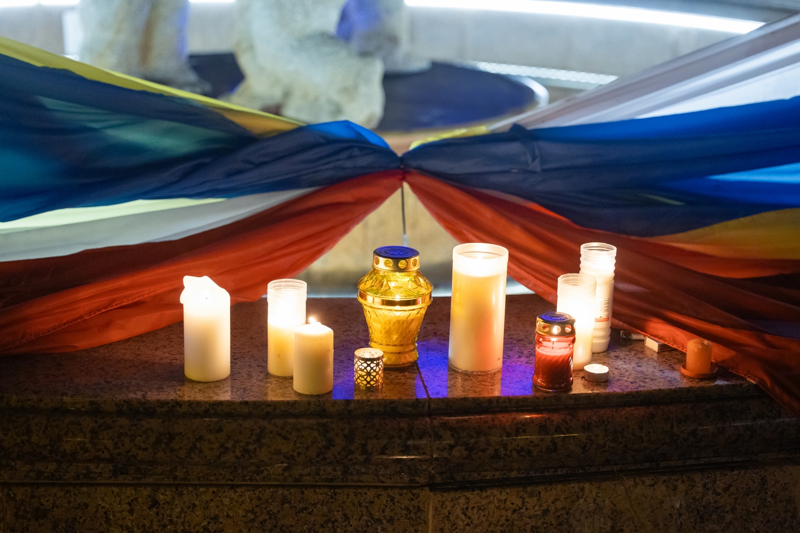 na zdjęciu osoby podczas modlitwy