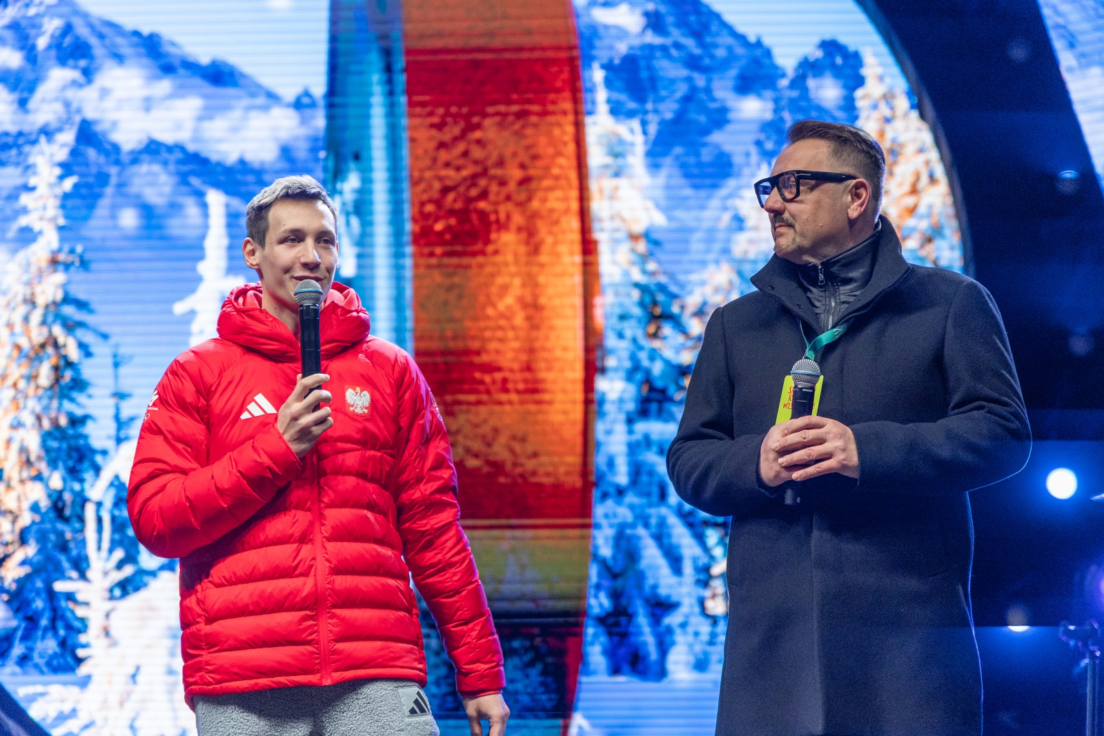 na zdjęciu osoby podczas spotkania ze skoczkiem