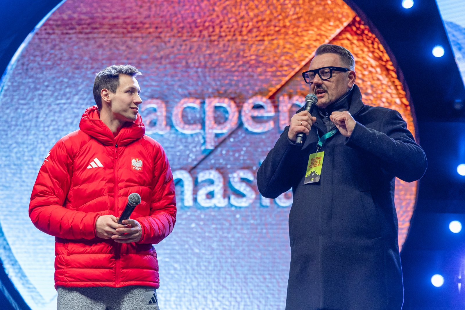 na zdjęciu osoby podczas spotkania ze skoczkiem