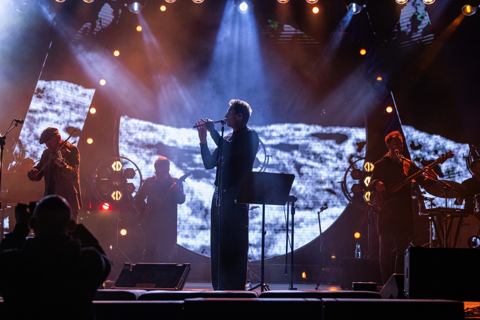 na zdjęciu osoby podczas spotkania ze skoczkiem