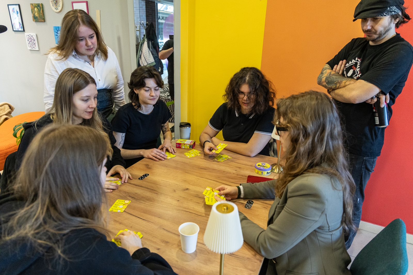 na zdjęciu osoby podczas otwarcie