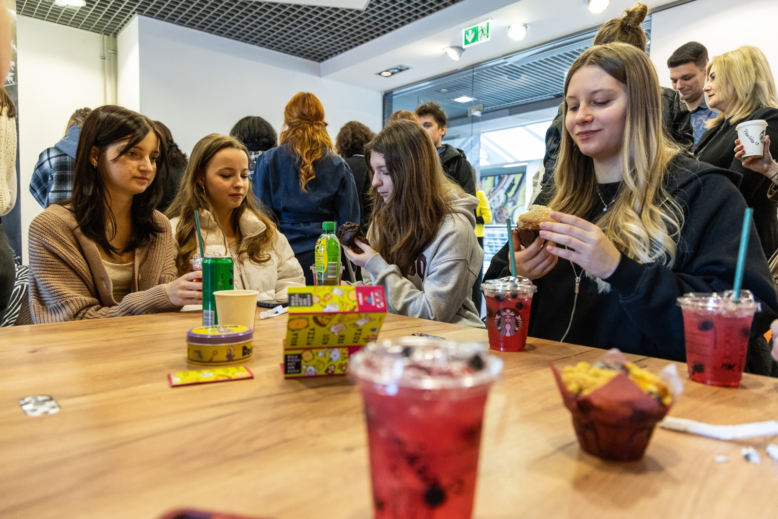 na zdjęciu osoby podczas otwarcie