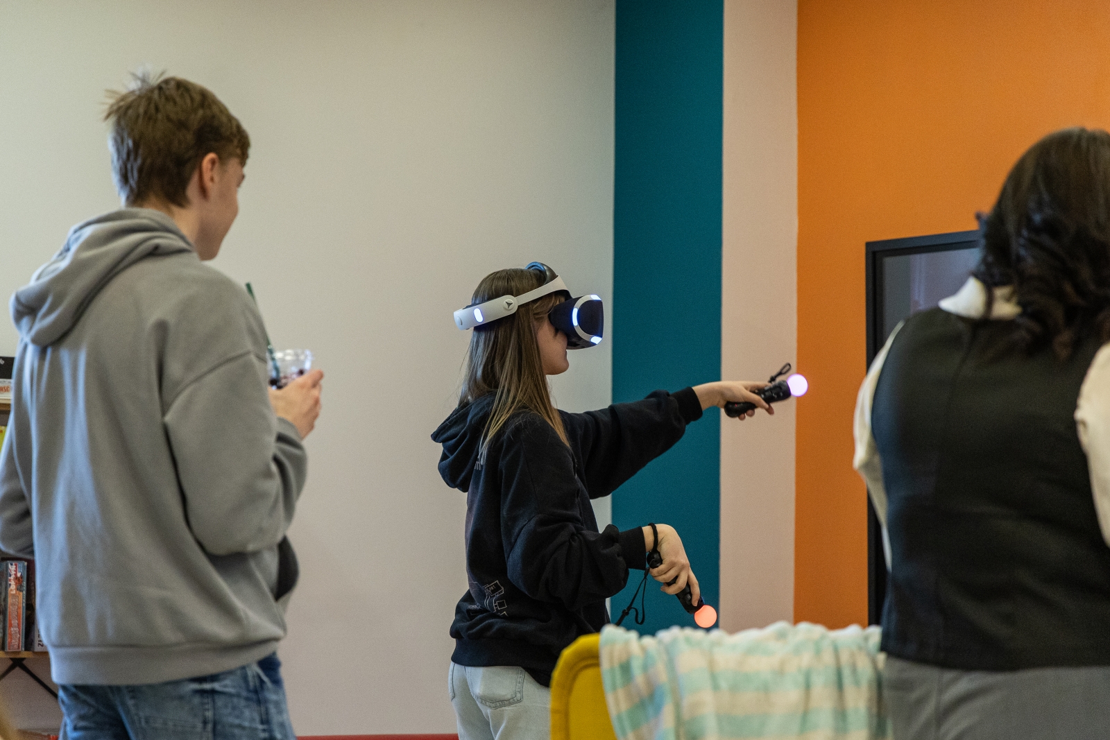 na zdjęciu osoby podczas otwarcie