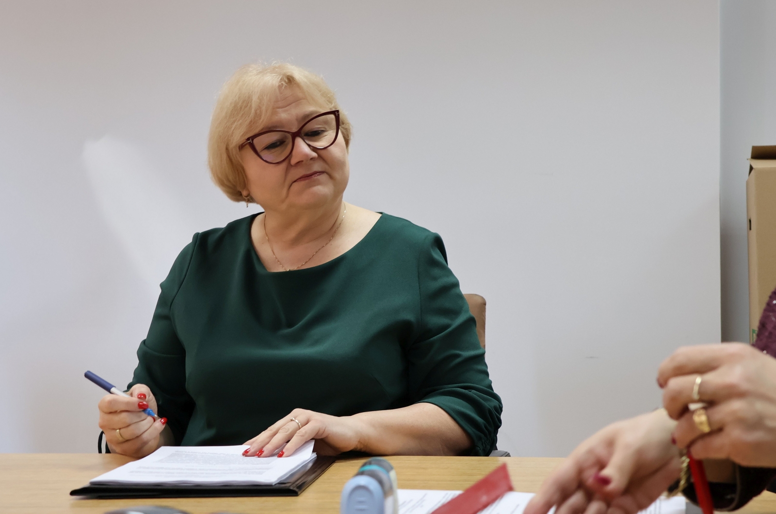 na zdjęciu osoby podczas podpisania