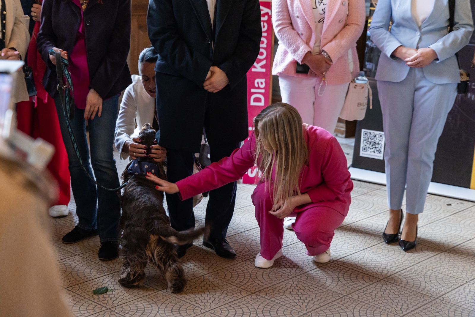 na zdjęciu osoby podczas spotkania