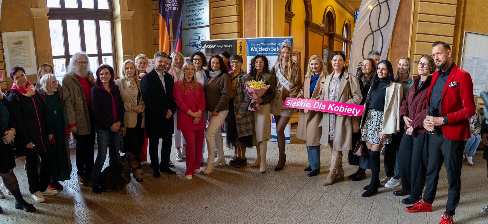 na zdjęciu osoby podczas spotkania