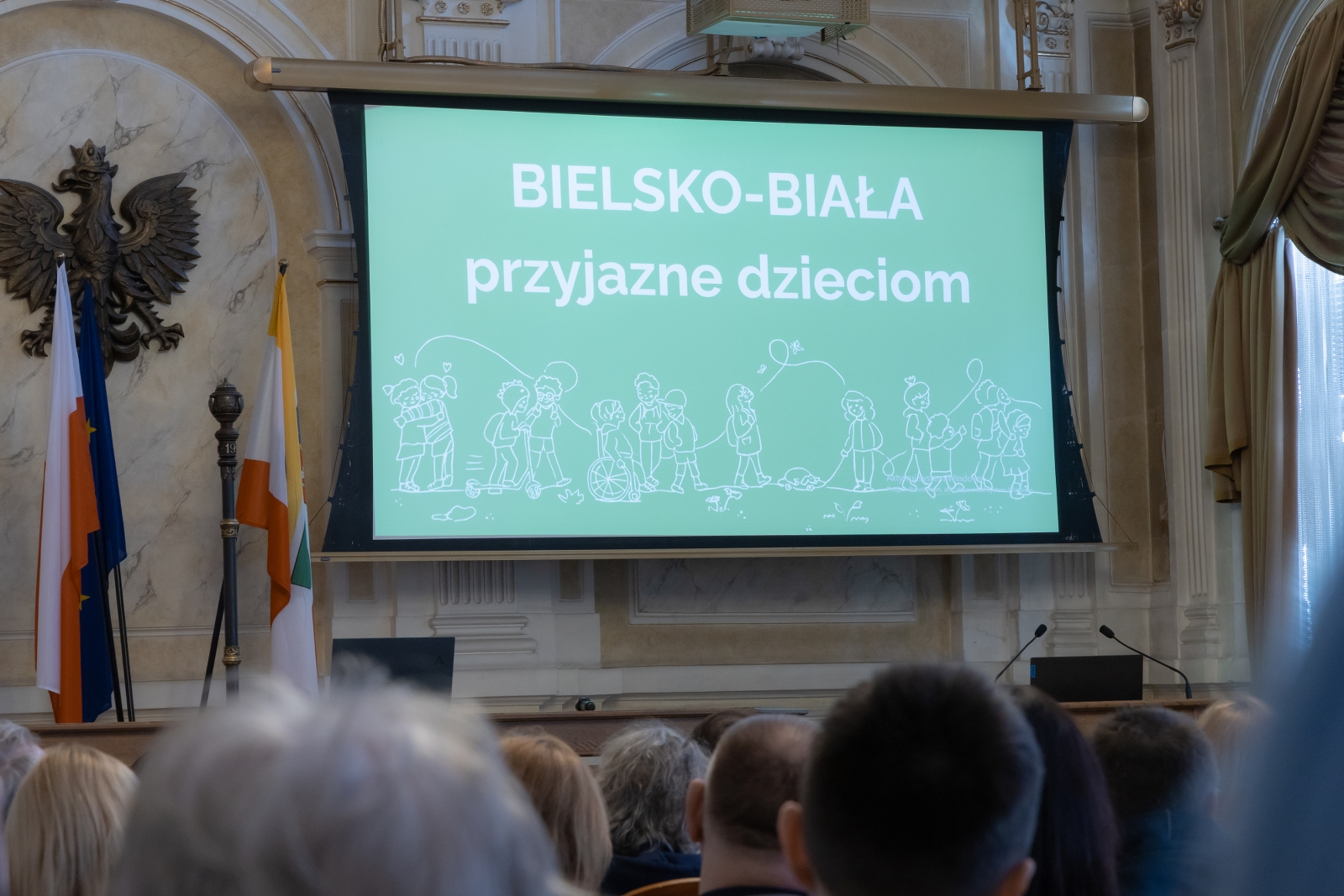 na zdjęciu osoby podczas spotkania