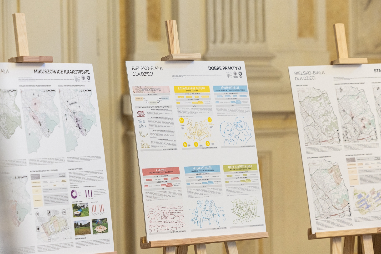 na zdjęciu osoby podczas spotkania