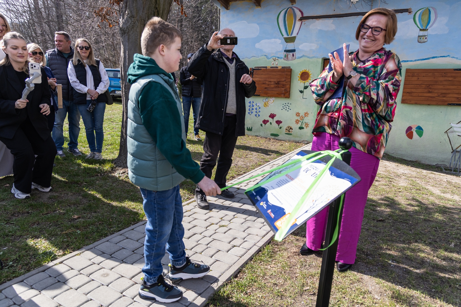 na zdjęciu osoby podczas spotkania
