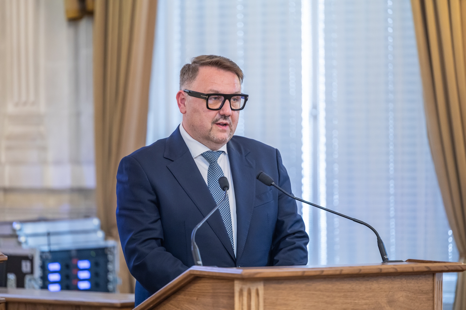 na zdjęciu osoby podczas uroczystości