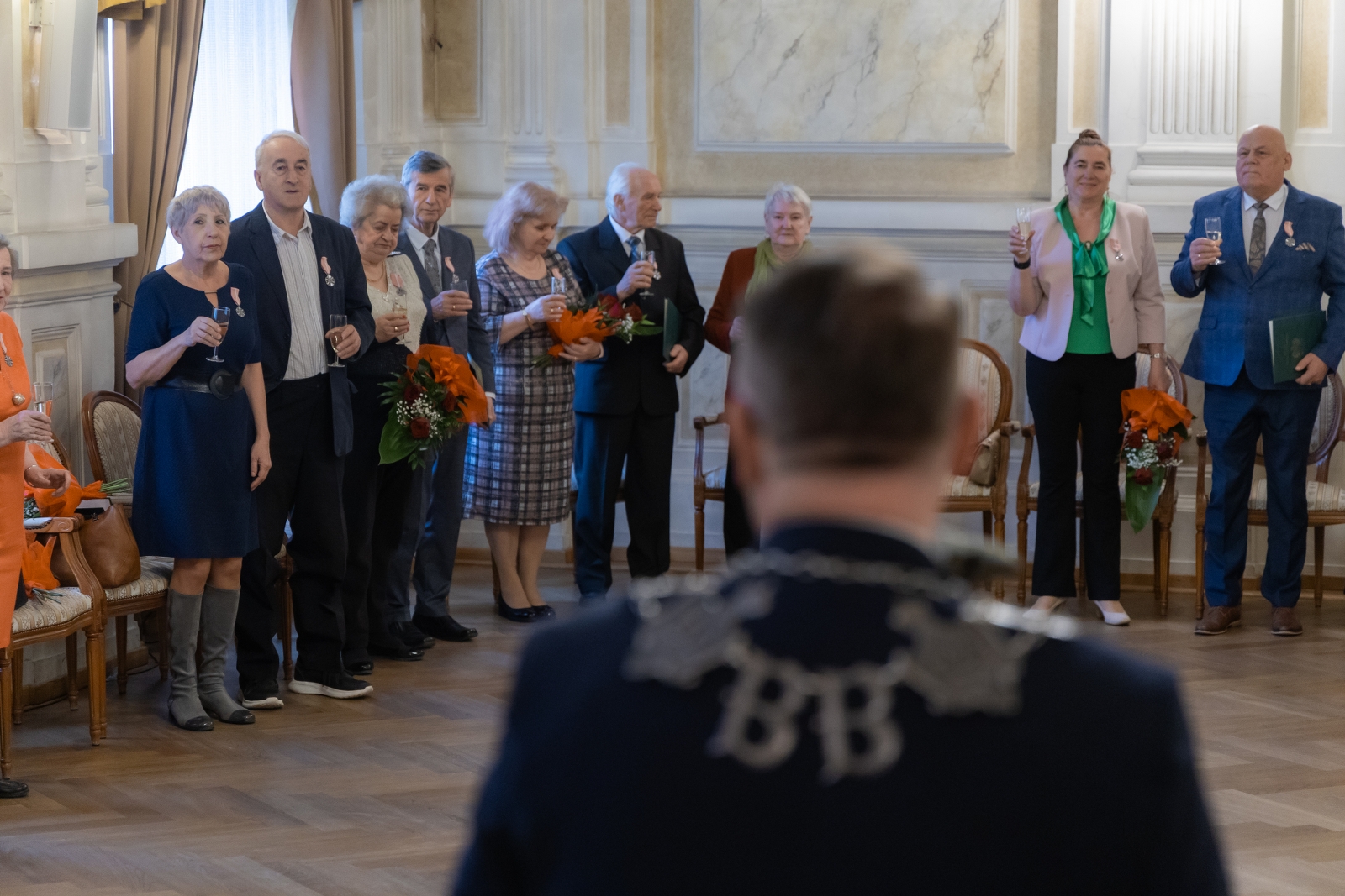 na zdjęciu osoby podczas ceremonii