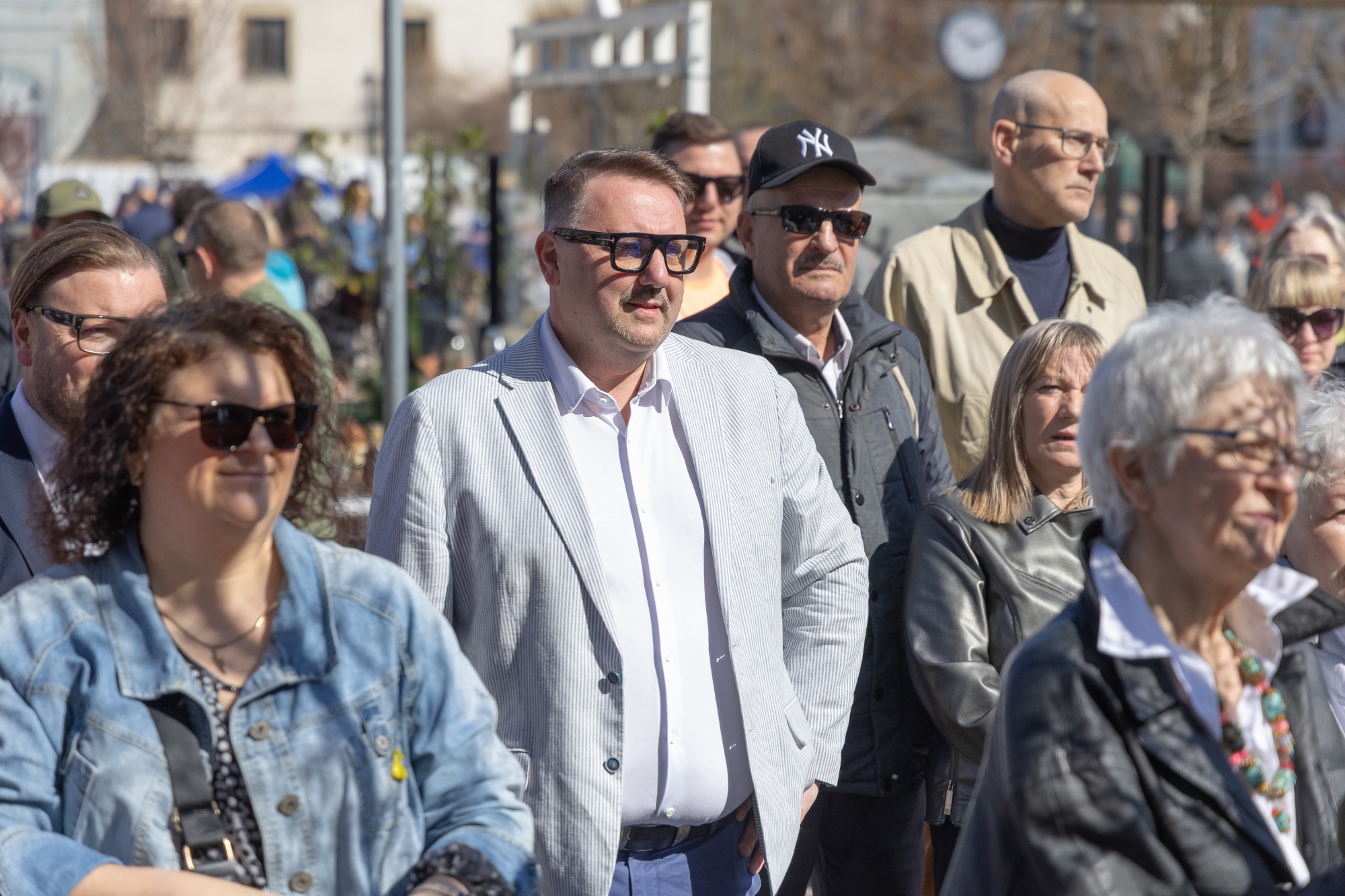 na zdjęciu osoby podczas otwarcia 