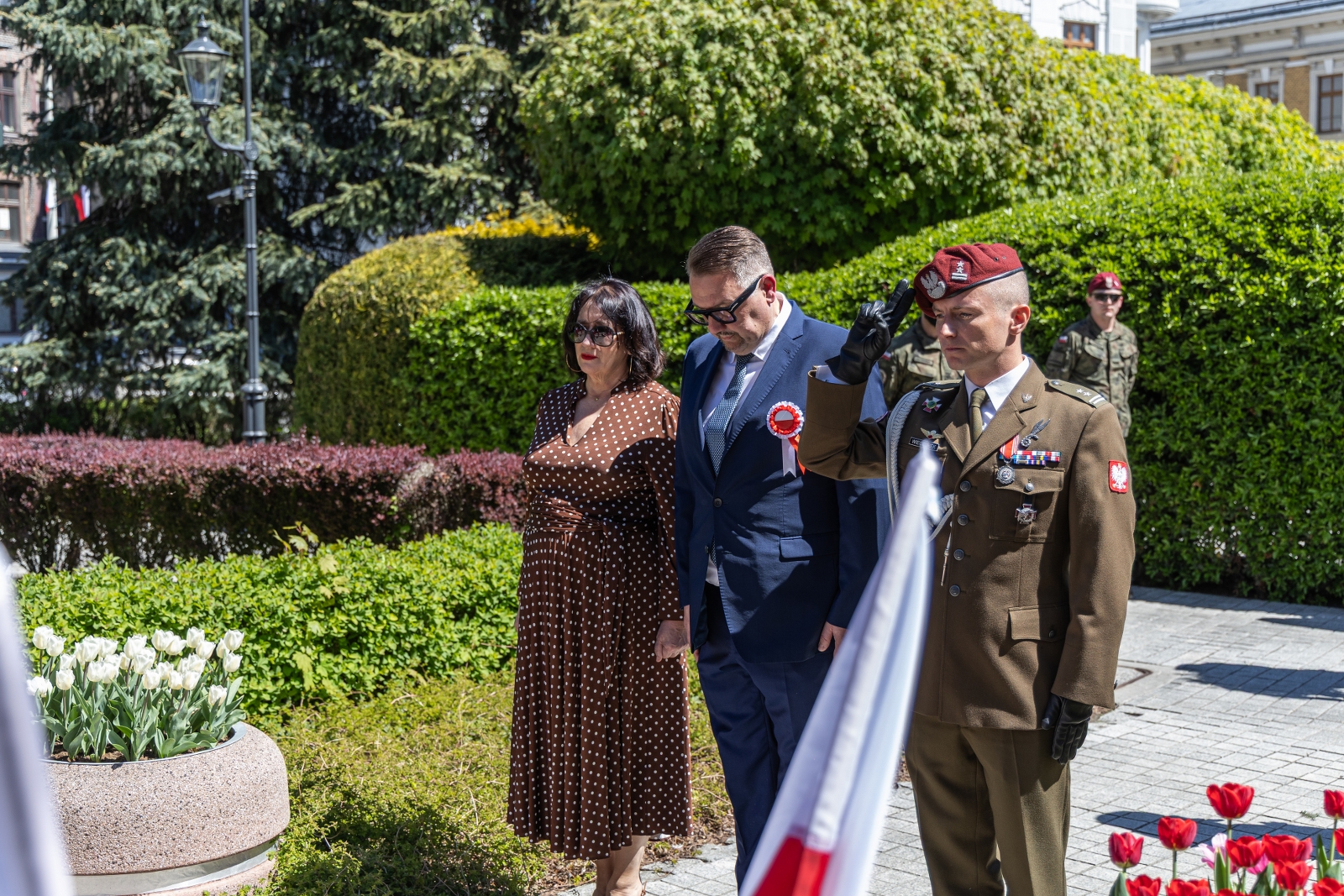 na zdjęciu osoby podczas uroczystości